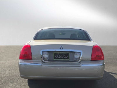 2010 Lincoln Town Car Signature Limited
