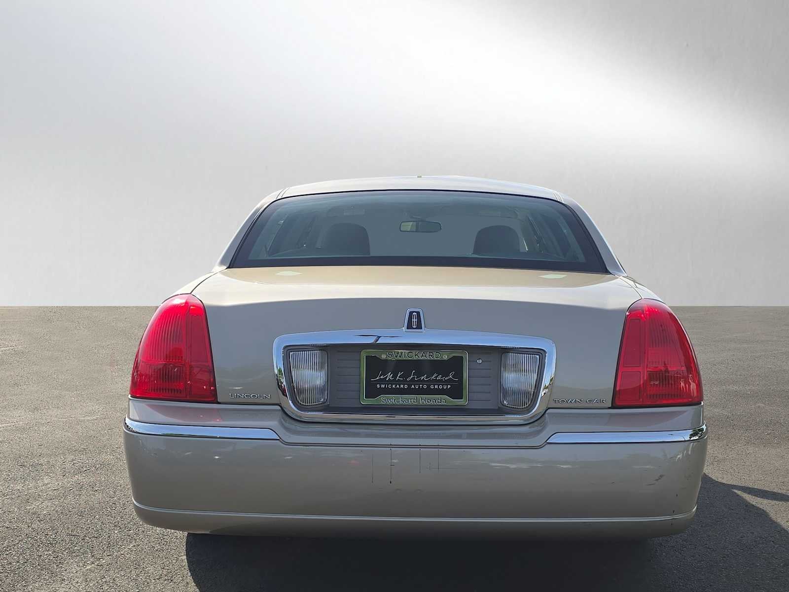 2010 Lincoln Town Car Signature Limited