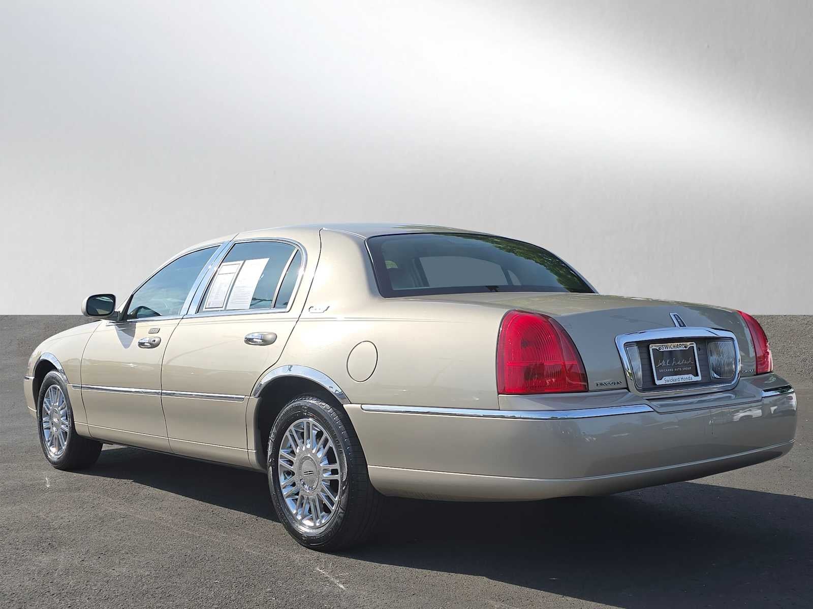 2010 Lincoln Town Car Signature Limited