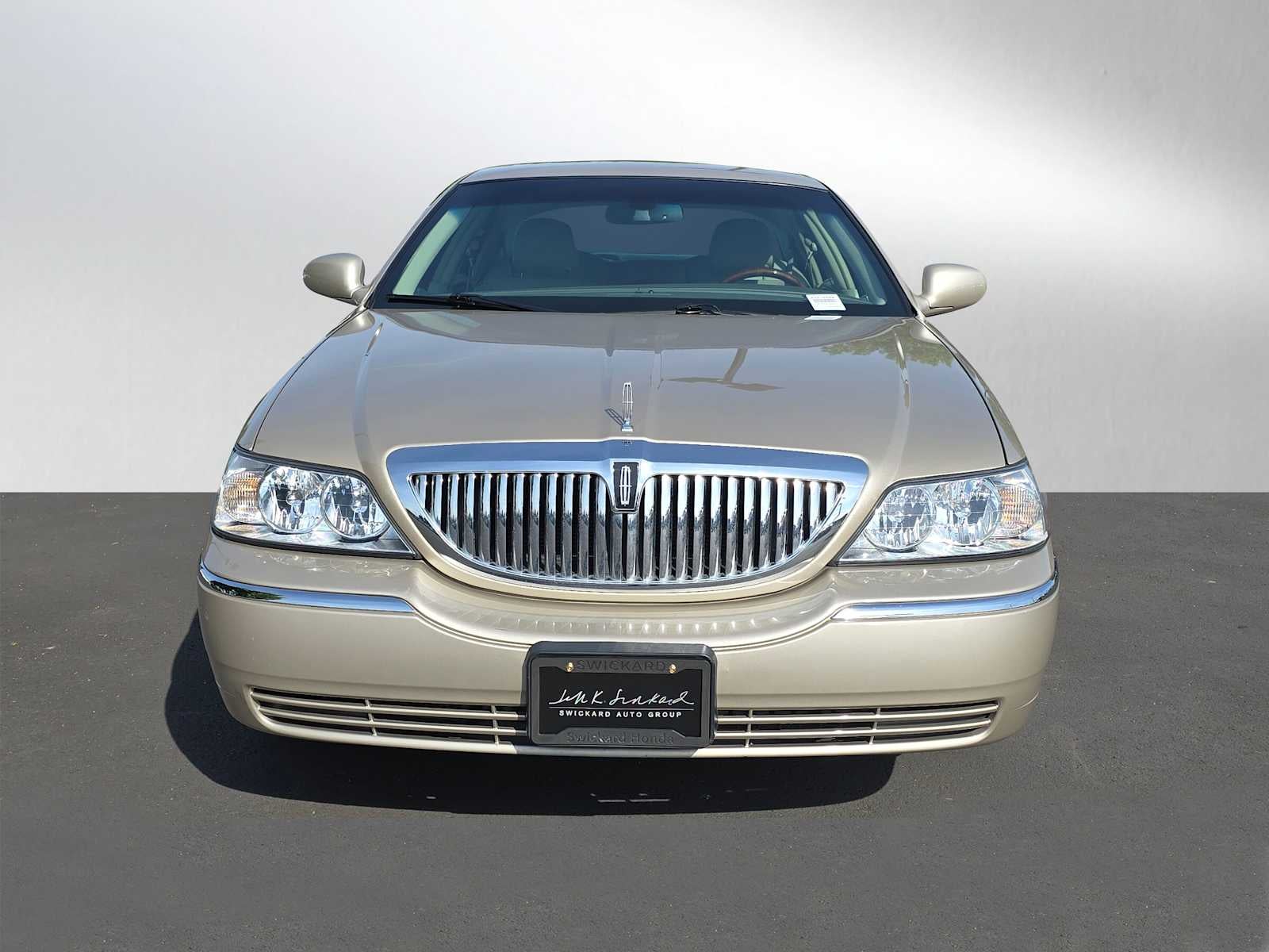2010 Lincoln Town Car Signature Limited
