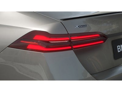2027 BMW 550e 550e xDrive