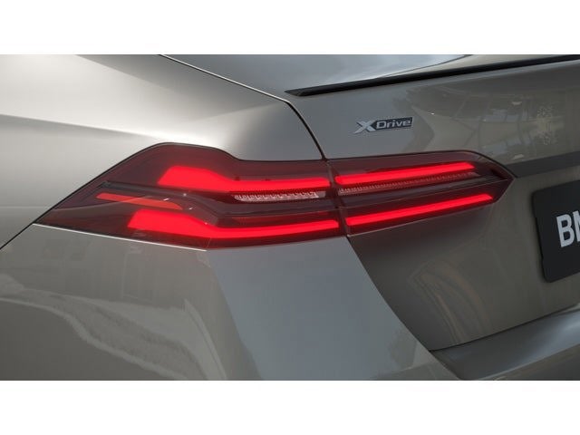 2027 BMW 550e 550e xDrive