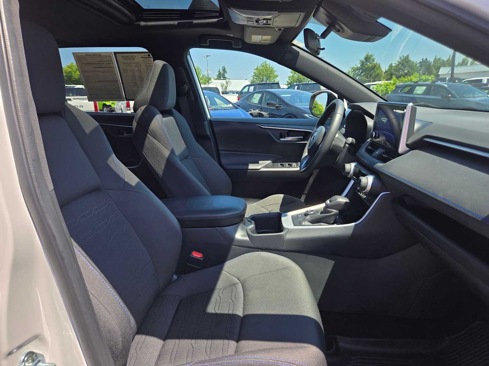 2025 Toyota RAV4 Hybrid SE