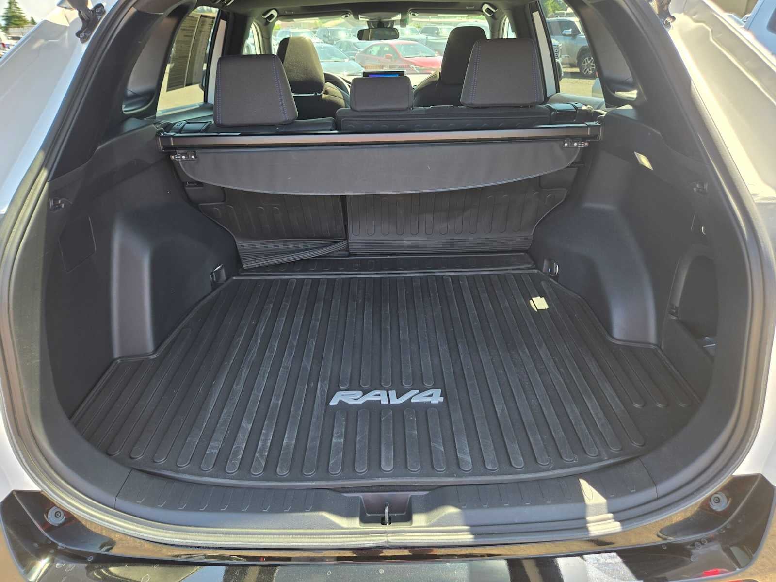 2025 Toyota RAV4 Hybrid SE