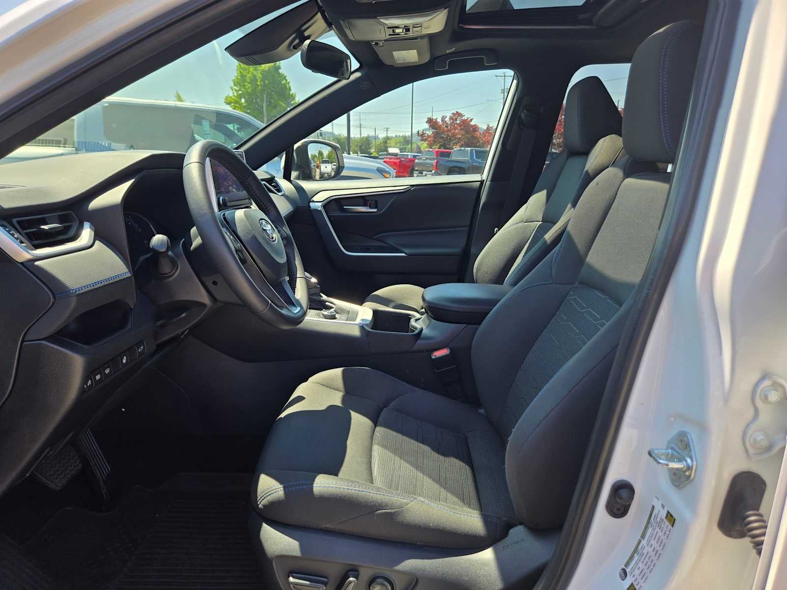 2025 Toyota RAV4 Hybrid SE