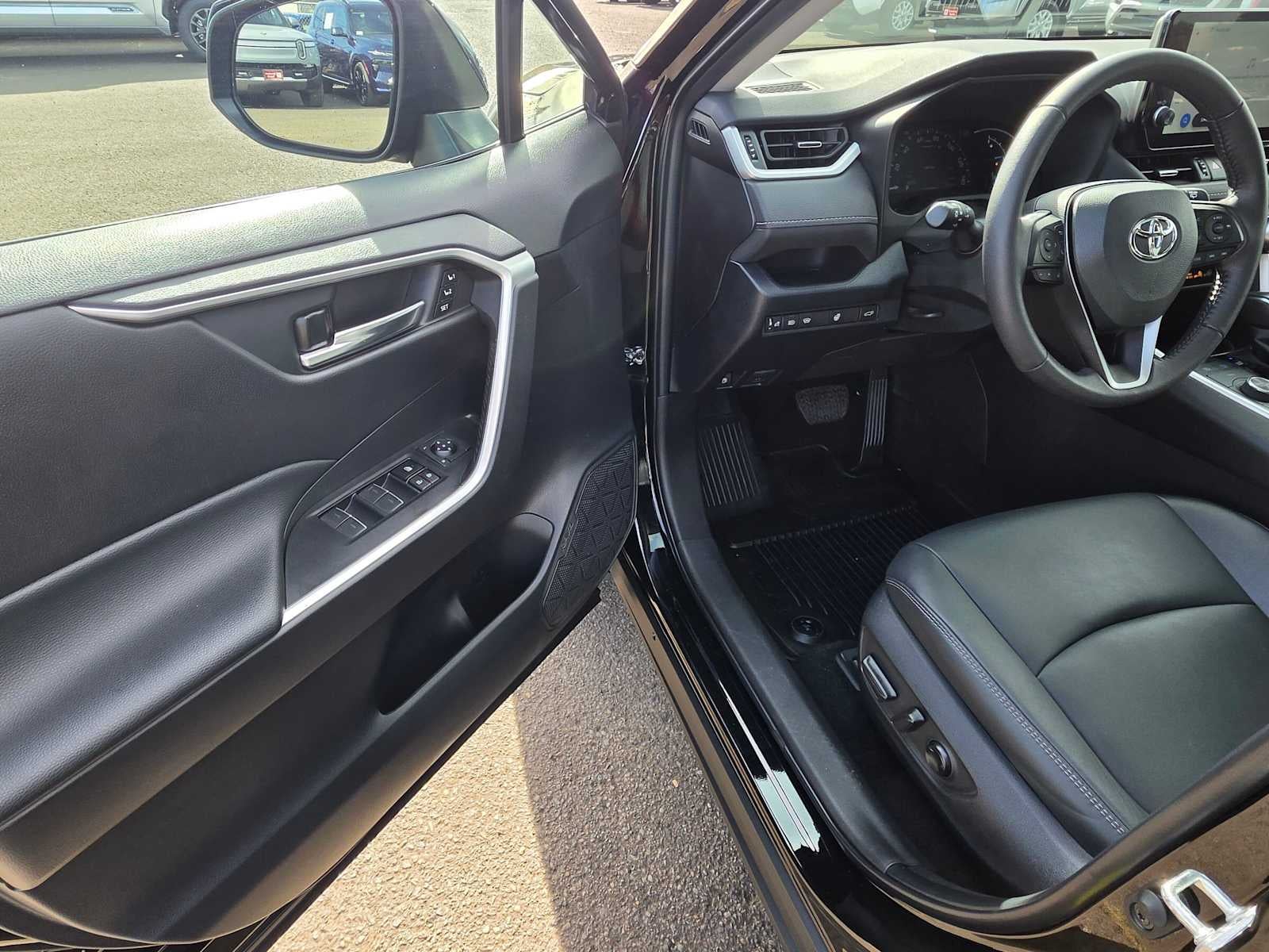 2023 Toyota RAV4 Hybrid XLE Premium