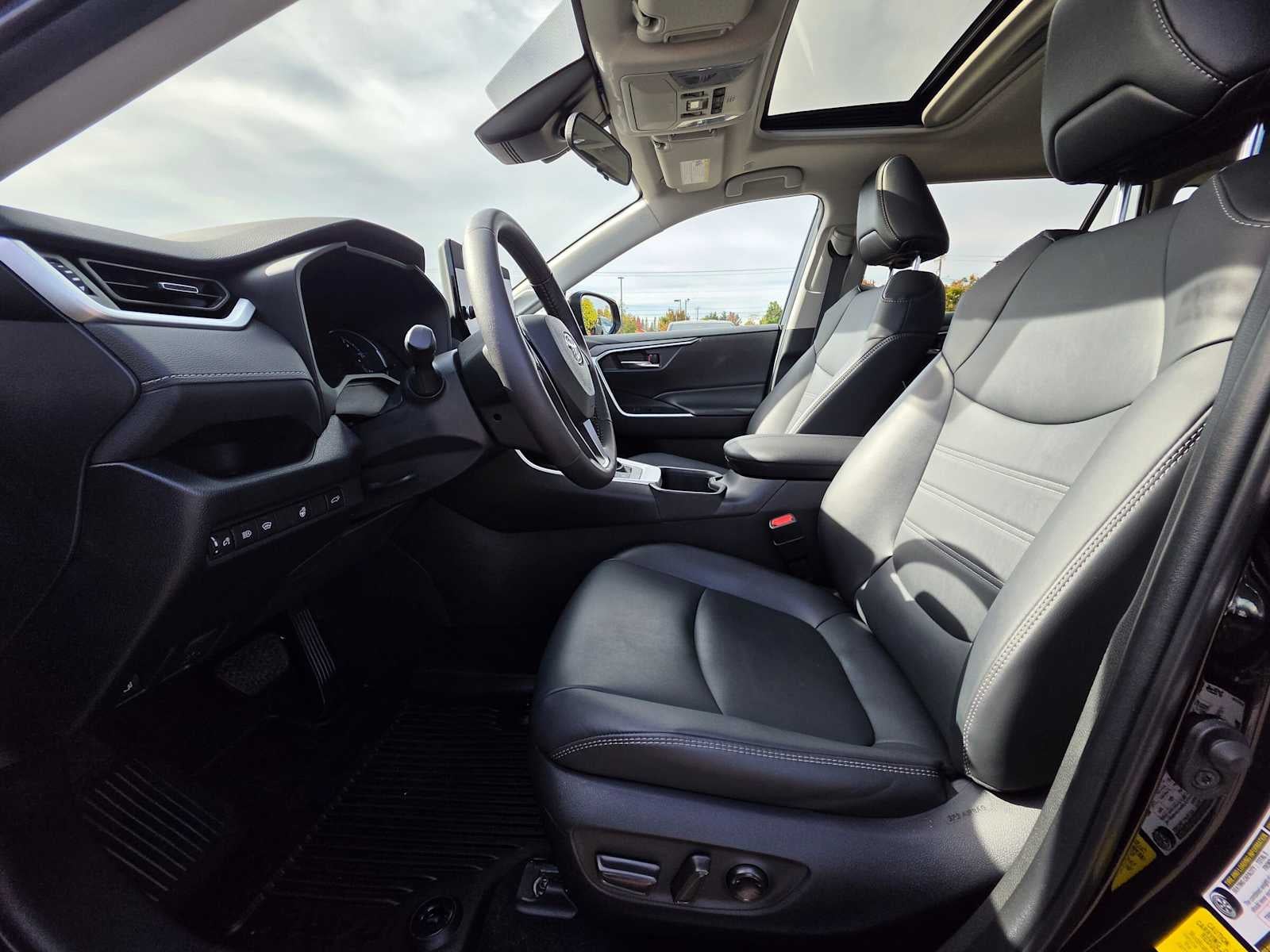 2023 Toyota RAV4 Hybrid XLE Premium