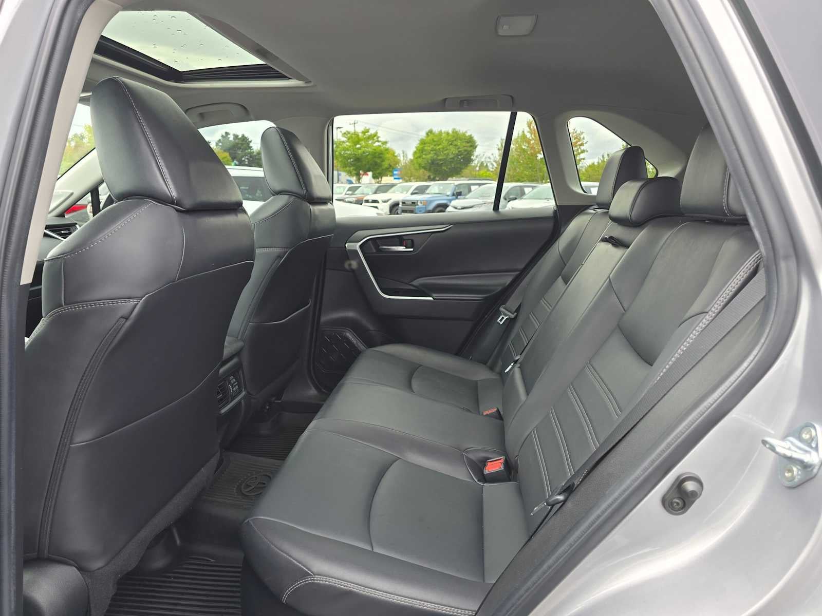 2022 Toyota RAV4 Hybrid XLE Premium
