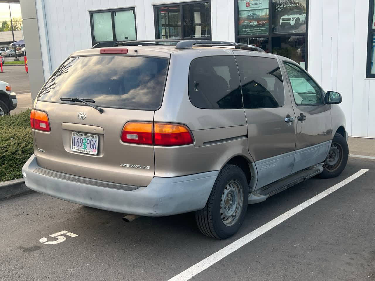 1999 Toyota Sienna LE