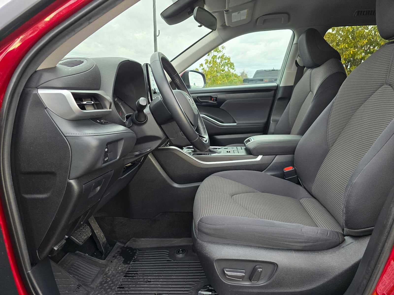 2020 Toyota Highlander LE