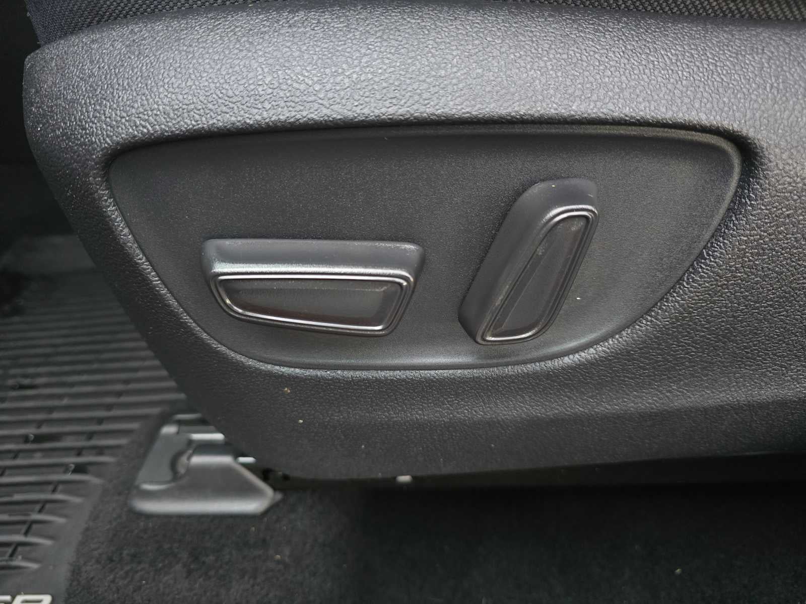 2020 Toyota Highlander LE