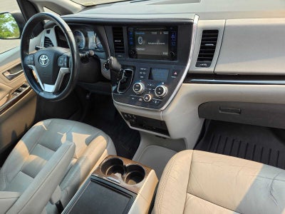 2016 Toyota Sienna XLE