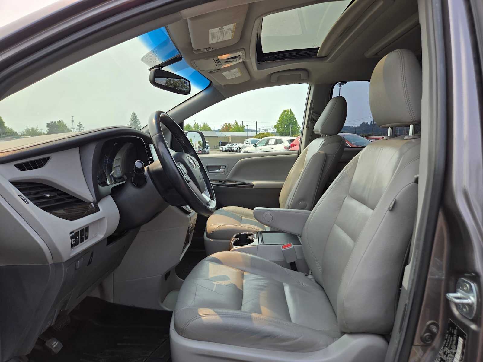 2016 Toyota Sienna XLE