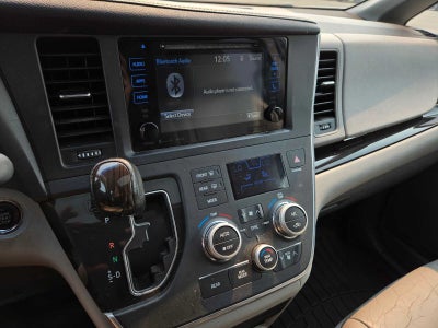 2016 Toyota Sienna XLE