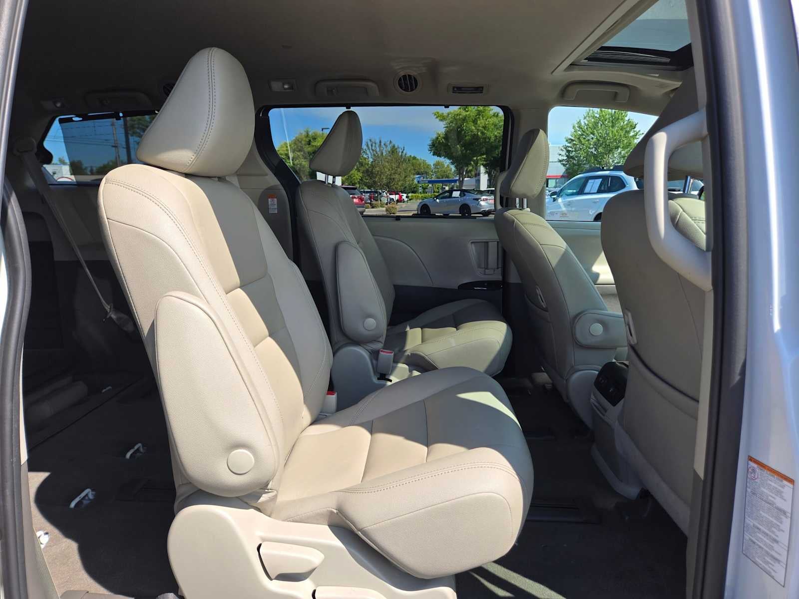 2020 Toyota Sienna XLE