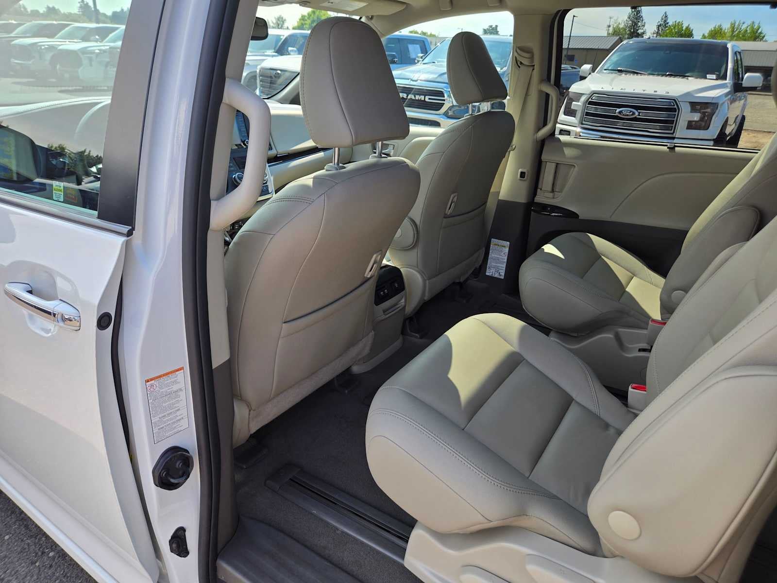 2020 Toyota Sienna XLE