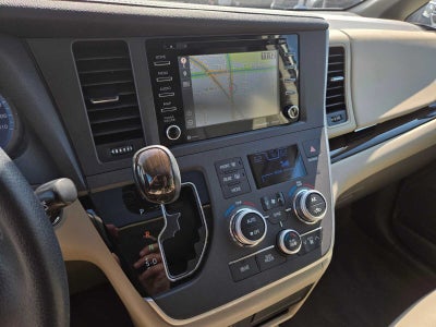 2020 Toyota Sienna XLE