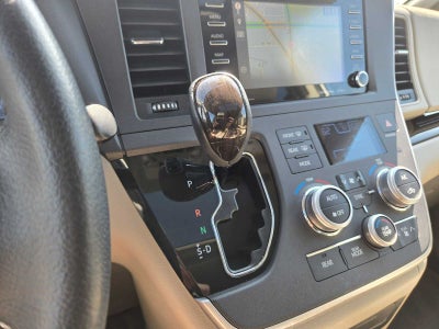 2020 Toyota Sienna XLE