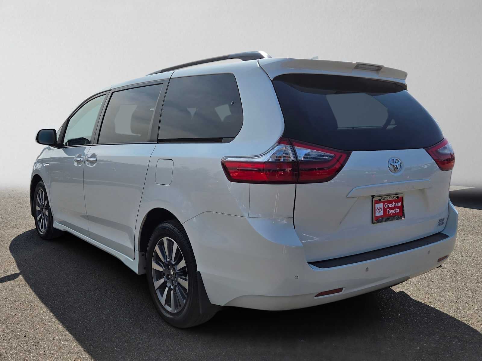 2020 Toyota Sienna XLE