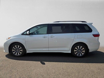 2020 Toyota Sienna XLE
