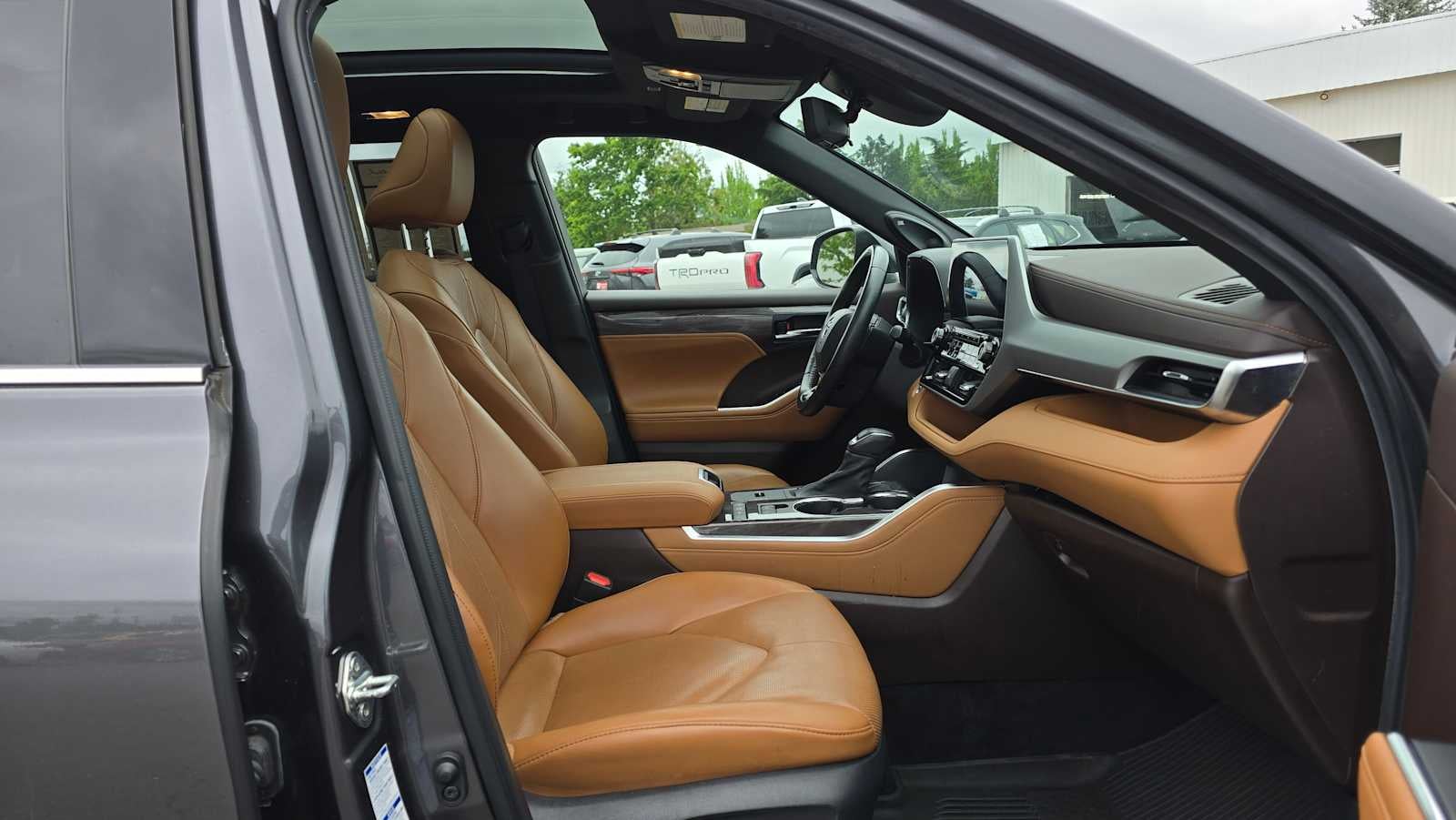 2022 Toyota Highlander Hybrid Platinum