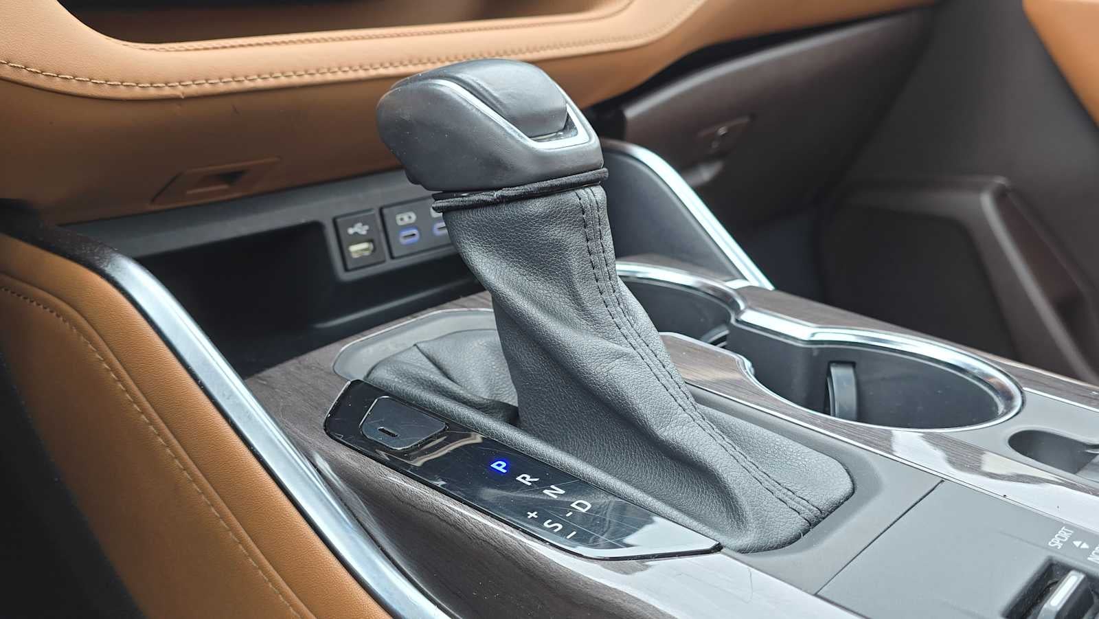 2022 Toyota Highlander Hybrid Platinum