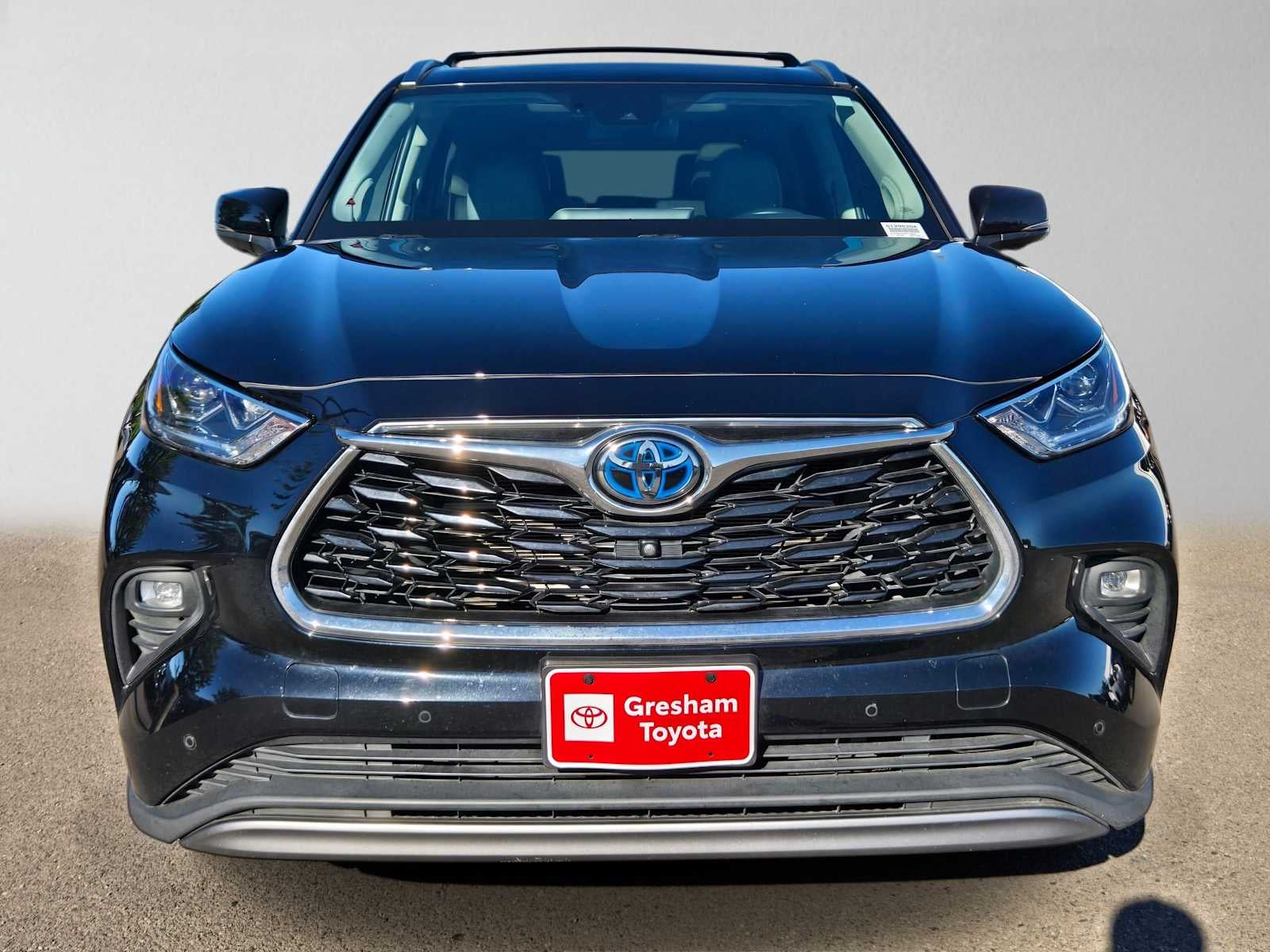 2023 Toyota Highlander Hybrid Platinum