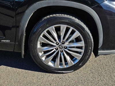 2023 Toyota Highlander Hybrid Platinum