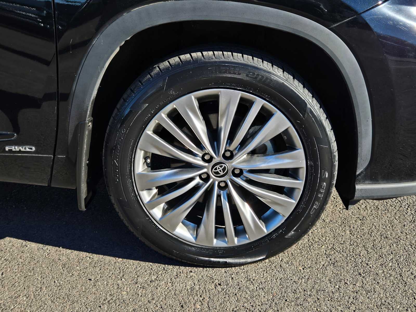 2023 Toyota Highlander Hybrid Platinum