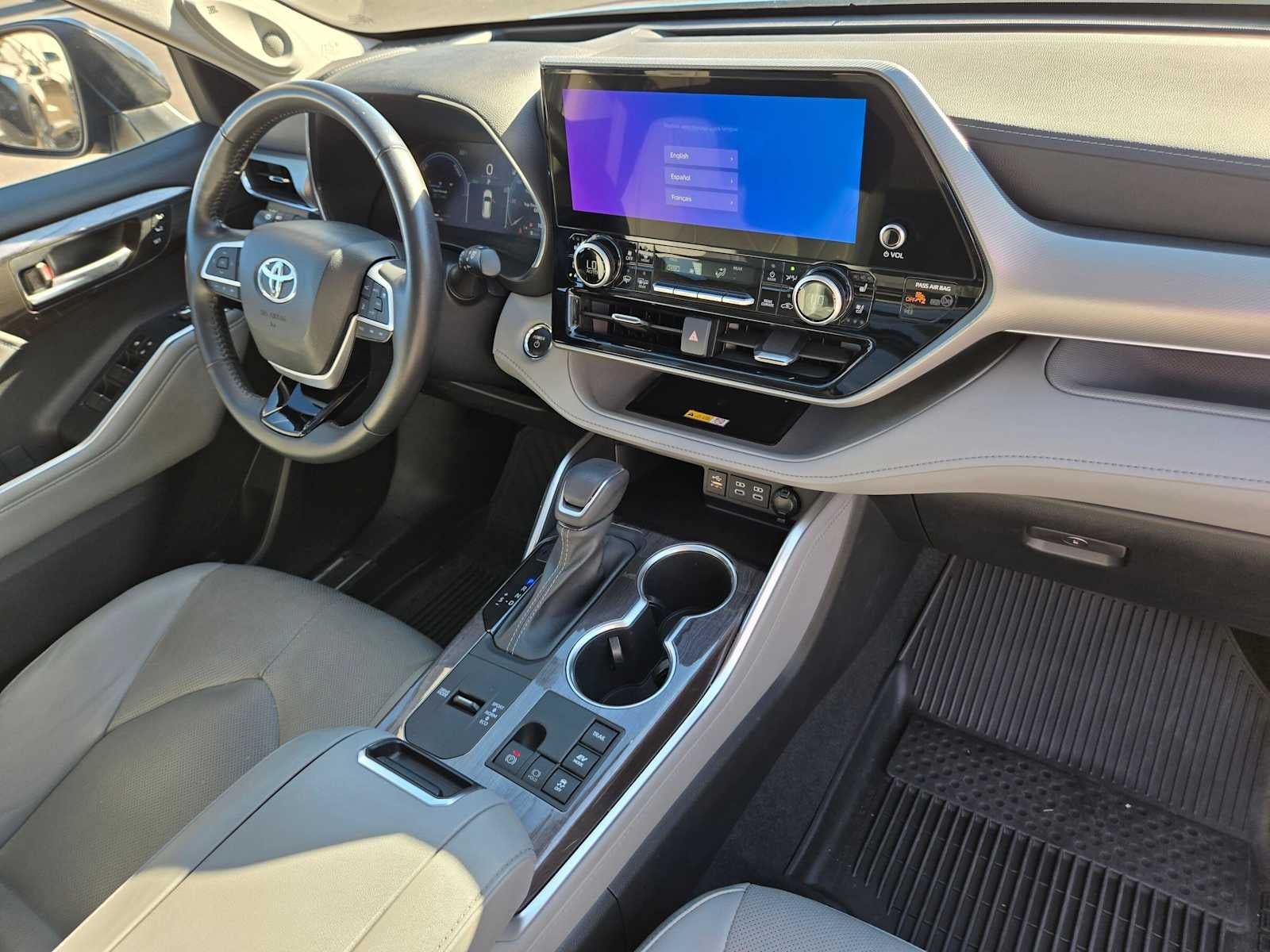 2023 Toyota Highlander Hybrid Platinum