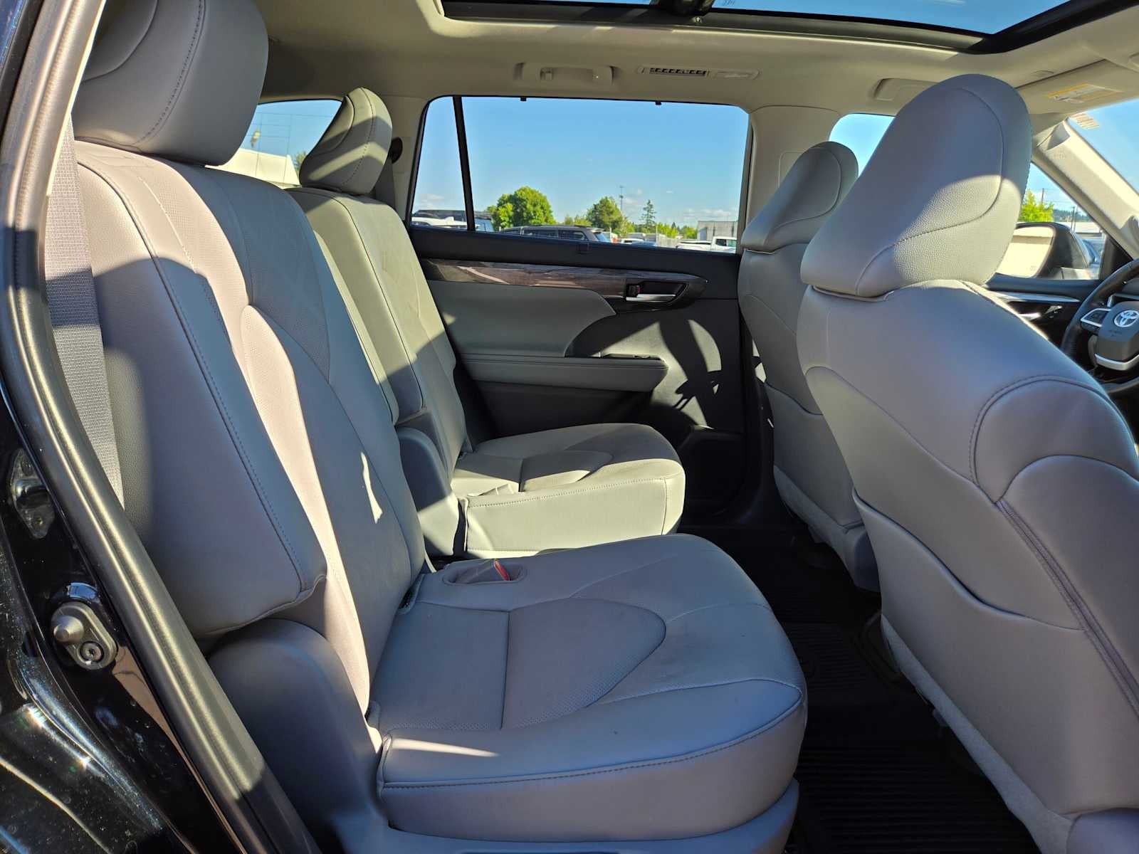 2023 Toyota Highlander Hybrid Platinum