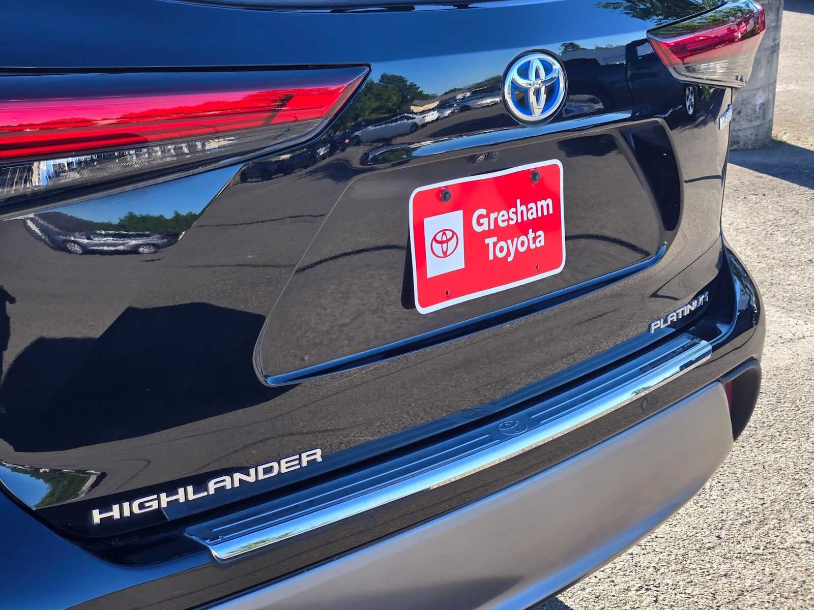 2023 Toyota Highlander Hybrid Platinum