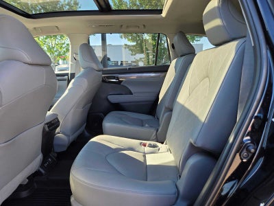 2023 Toyota Highlander Hybrid Platinum