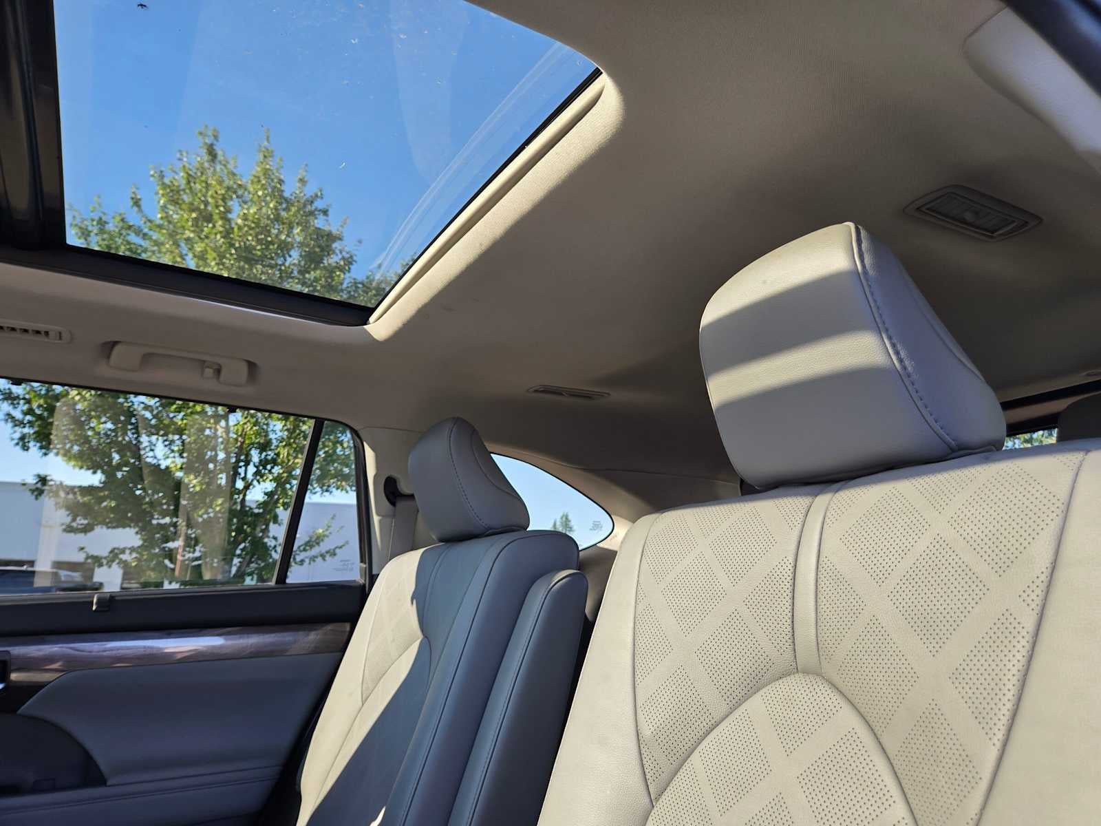 2023 Toyota Highlander Hybrid Platinum