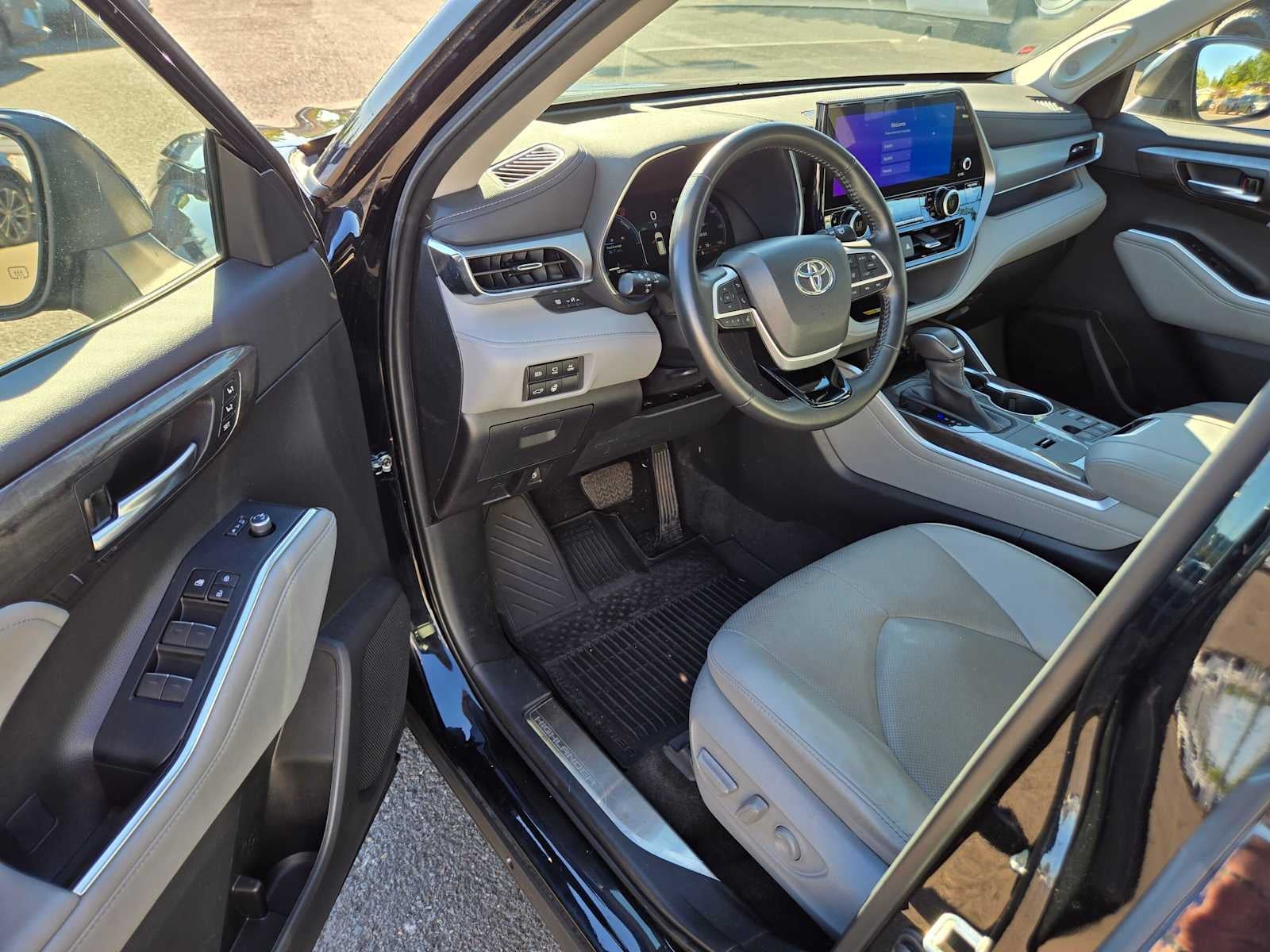 2023 Toyota Highlander Hybrid Platinum