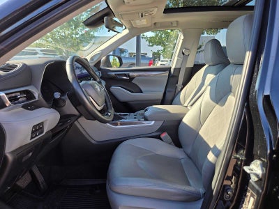 2023 Toyota Highlander Hybrid Platinum
