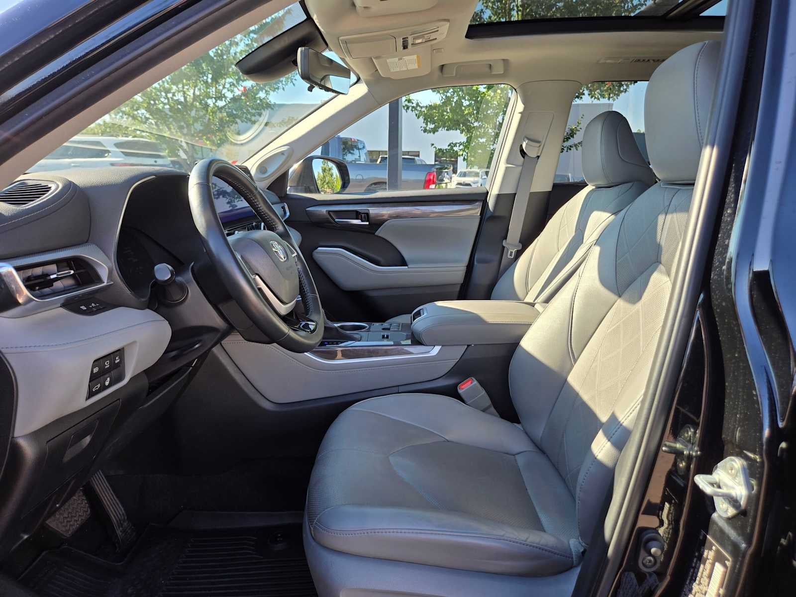 2023 Toyota Highlander Hybrid Platinum