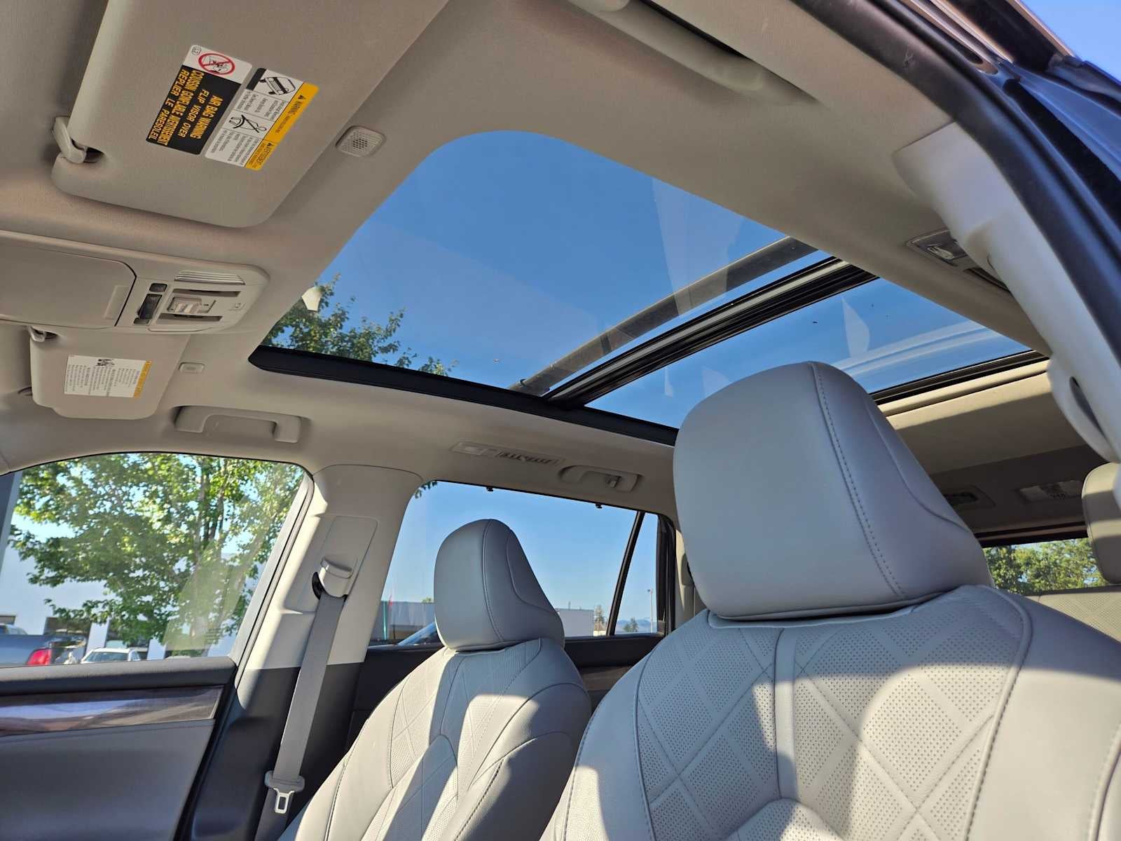 2023 Toyota Highlander Hybrid Platinum