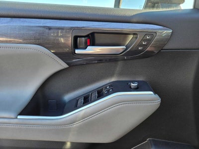 2023 Toyota Highlander Hybrid Platinum