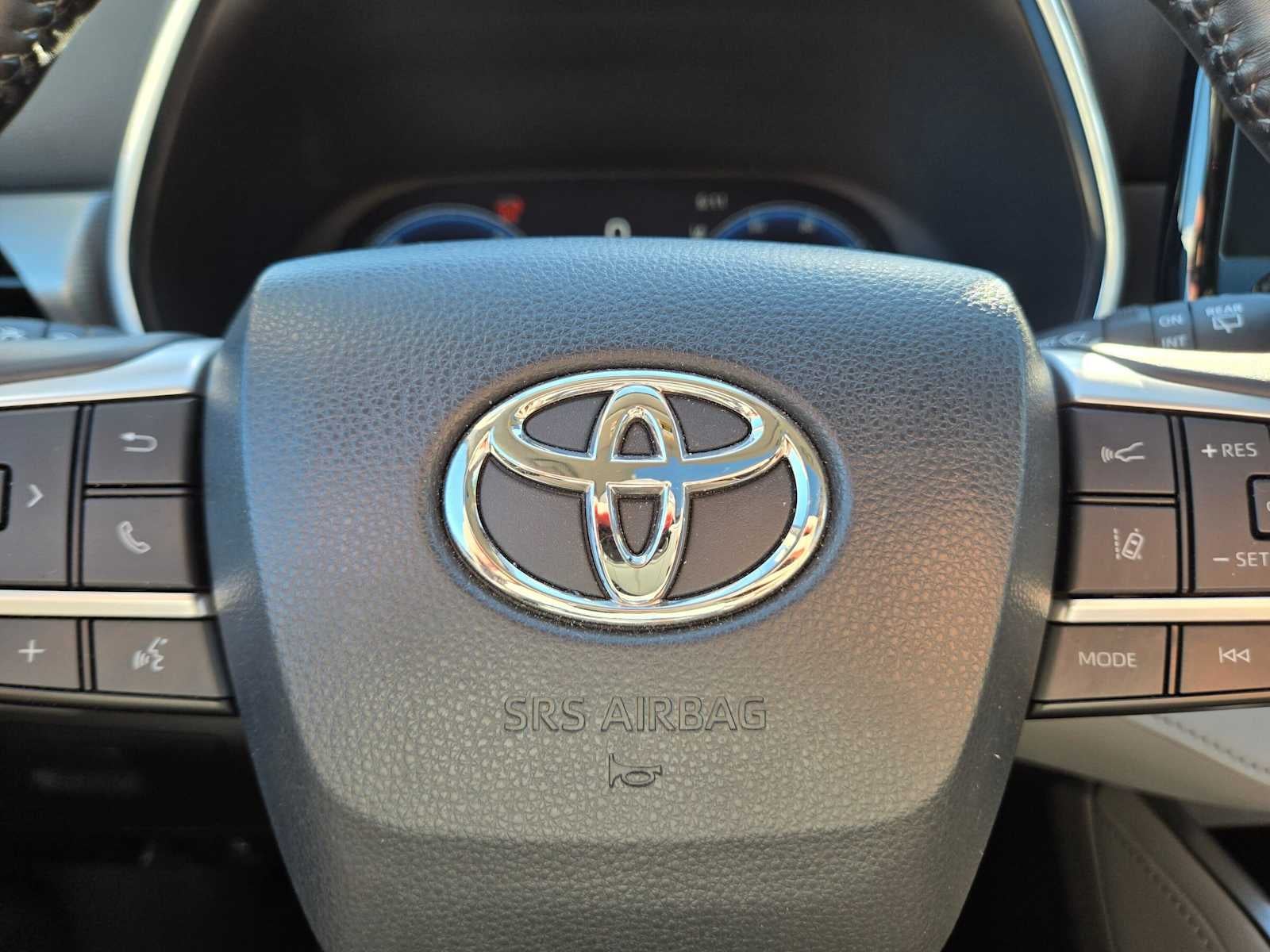 2023 Toyota Highlander Hybrid Platinum