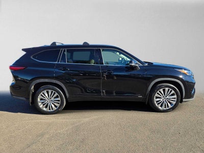 2023 Toyota Highlander Hybrid Platinum