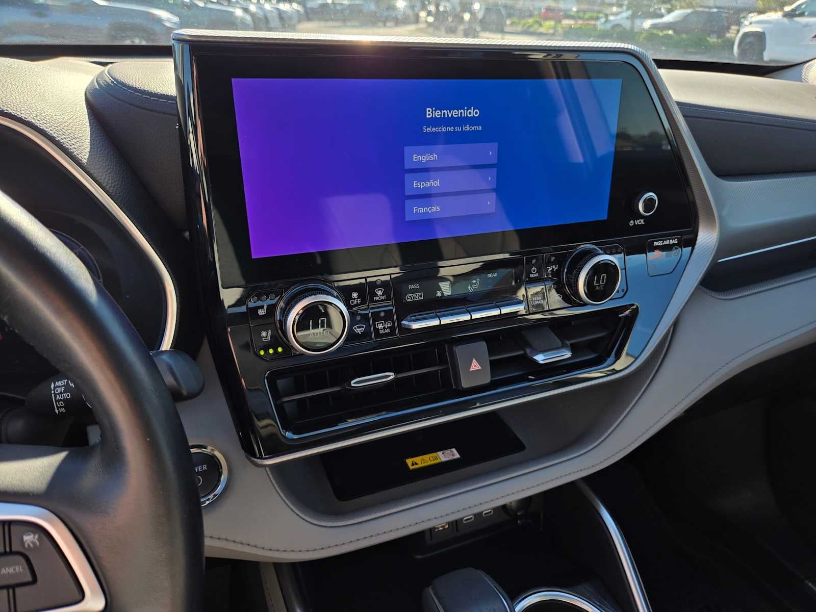 2023 Toyota Highlander Hybrid Platinum