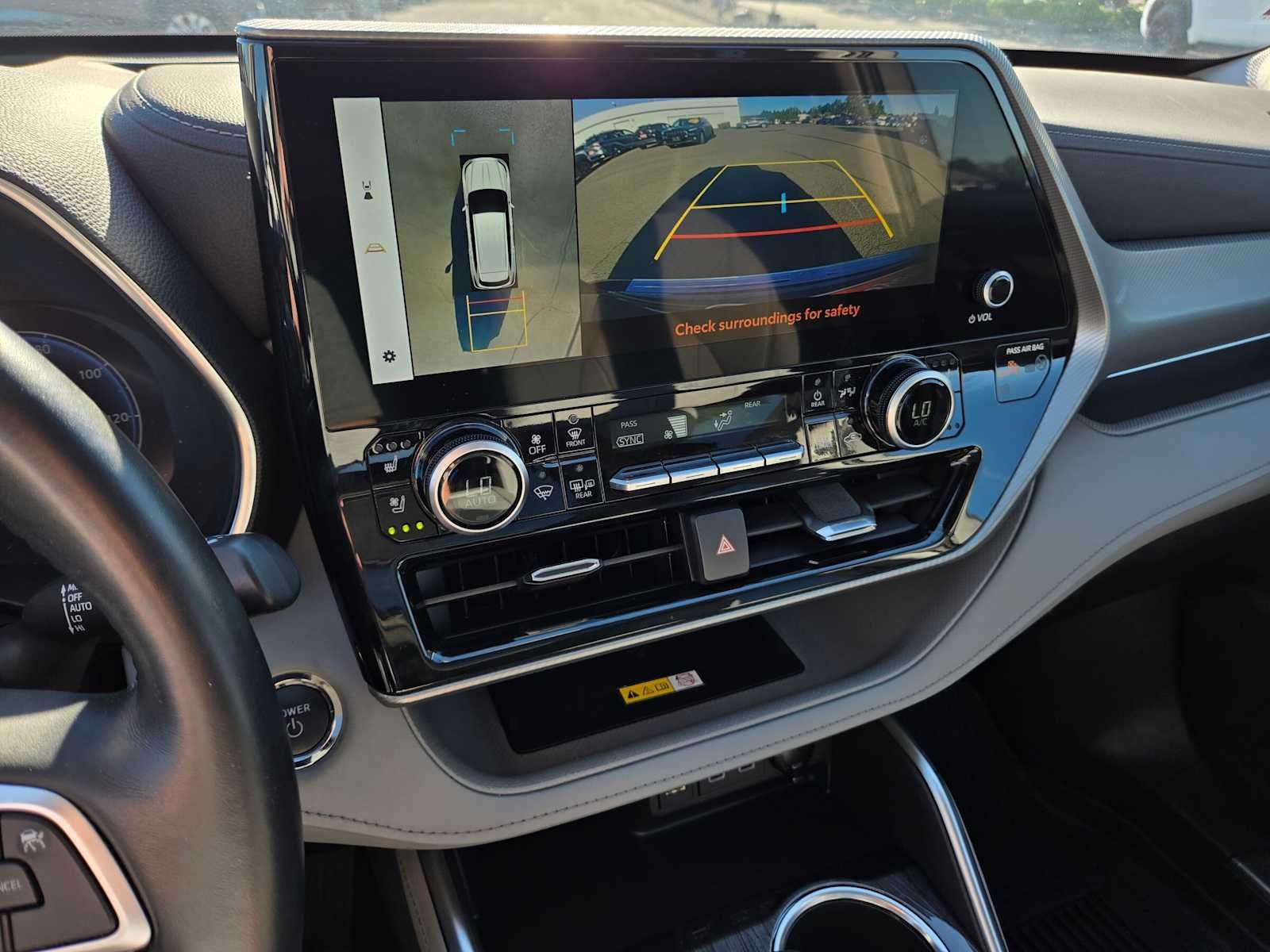 2023 Toyota Highlander Hybrid Platinum