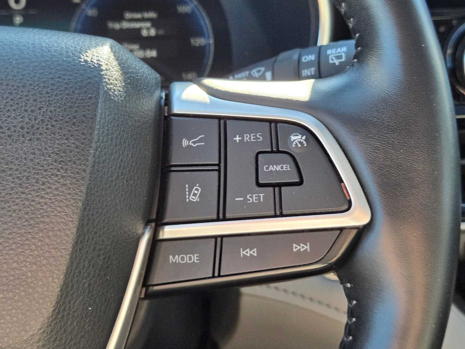 2023 Toyota Highlander Hybrid Platinum