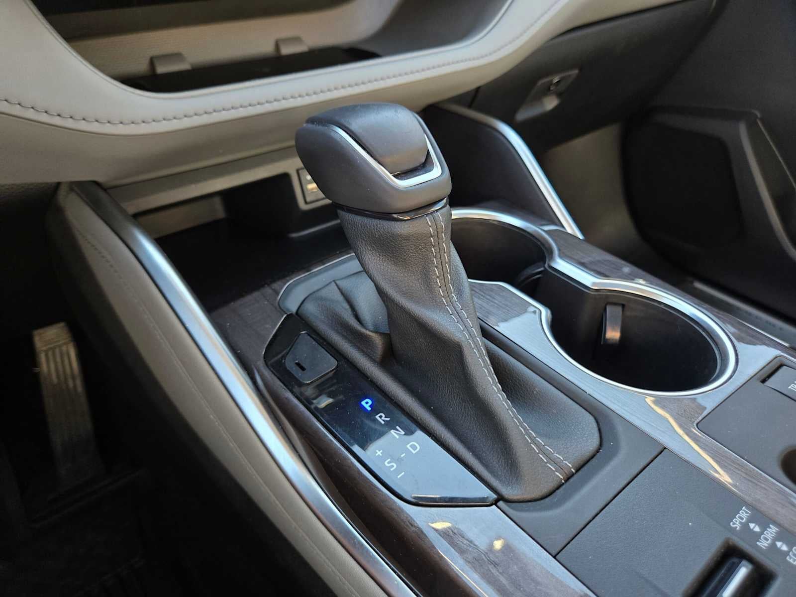 2023 Toyota Highlander Hybrid Platinum