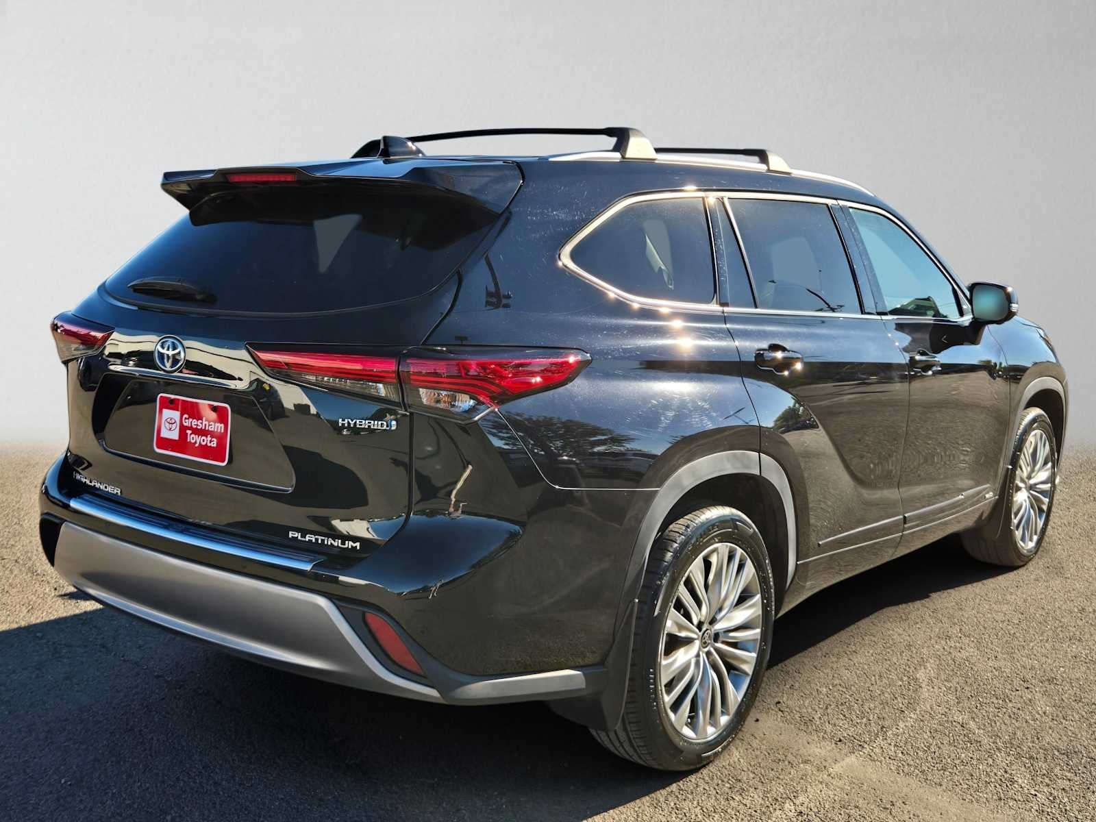 2023 Toyota Highlander Hybrid Platinum