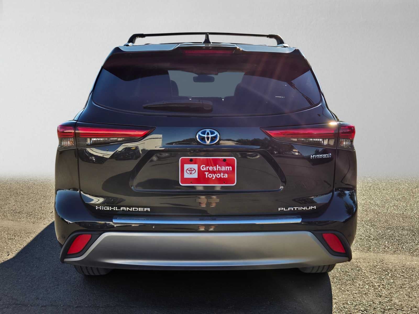 2023 Toyota Highlander Hybrid Platinum