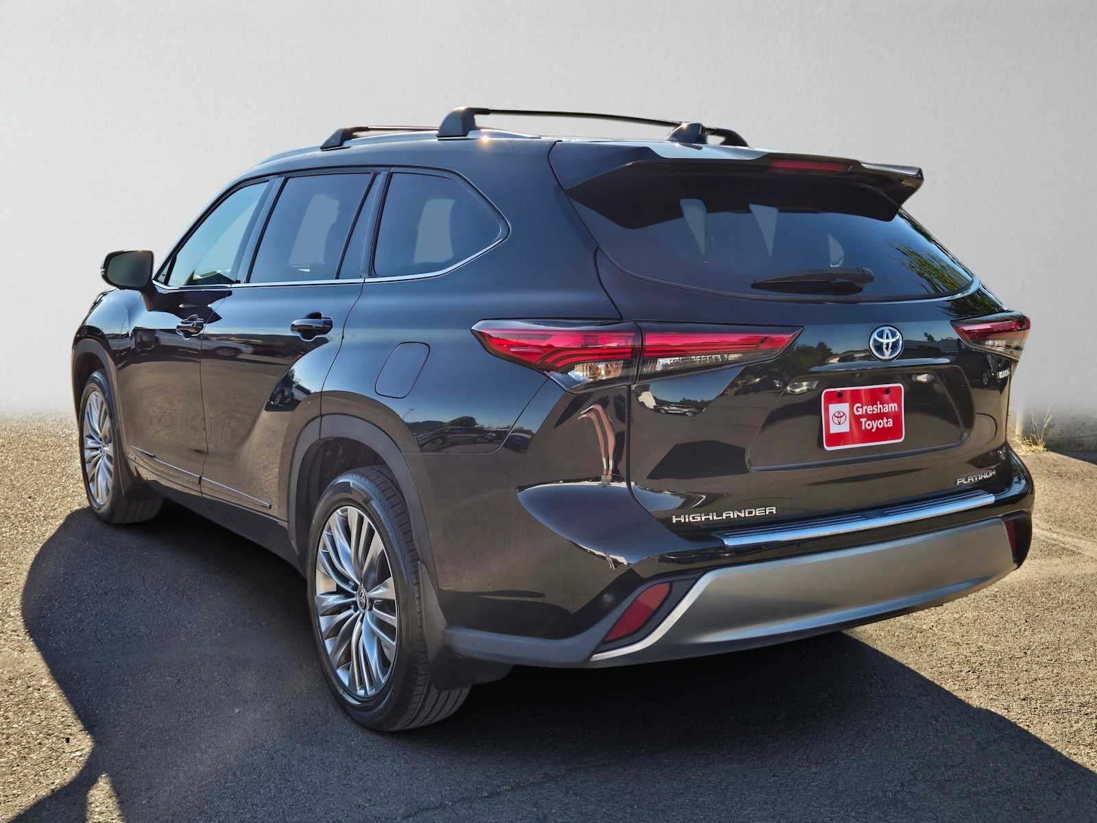 2023 Toyota Highlander Hybrid Platinum