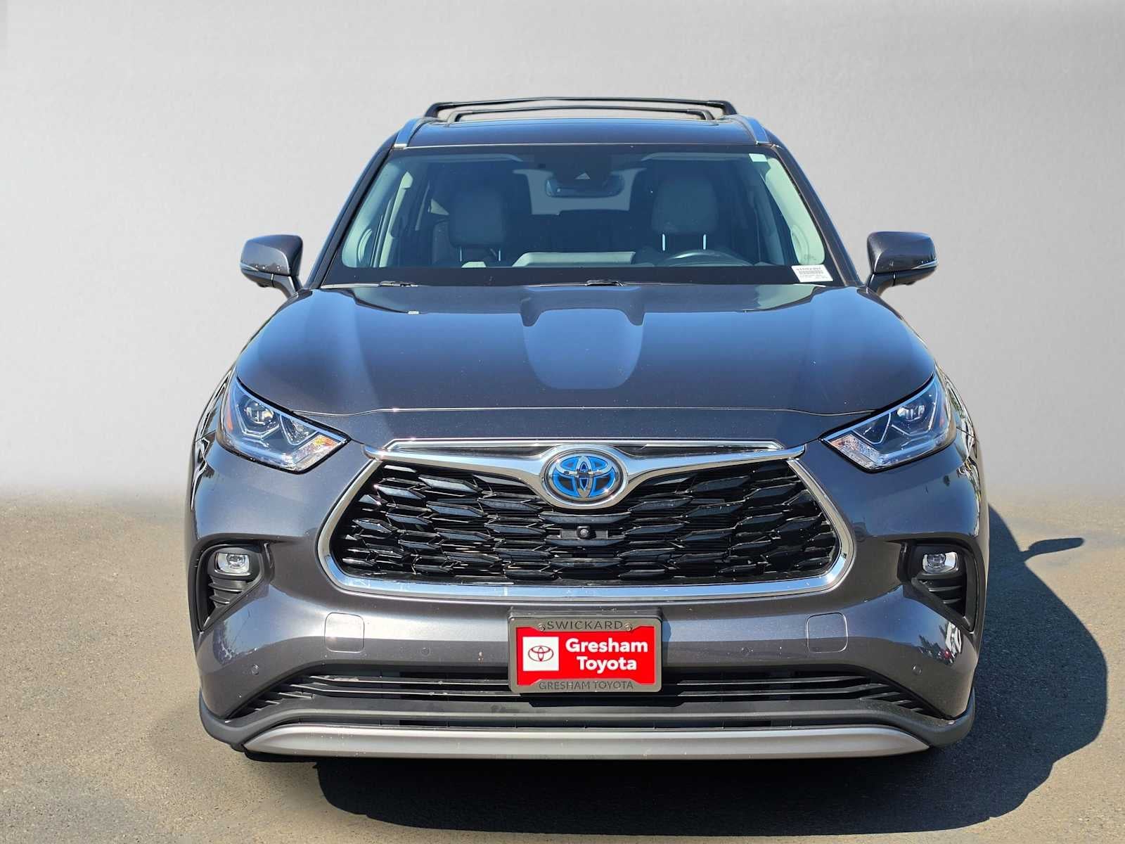 2023 Toyota Highlander Hybrid Platinum