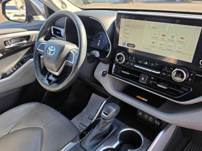 2023 Toyota Highlander Hybrid Platinum